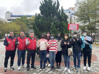 20230114 高三學測校長親臨考場加油打氣1