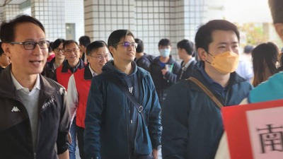 20240120 學測期間巡視考場為考生加油打氣2