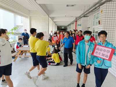 20240518 國中教育會考第一天給予考生加油打氣