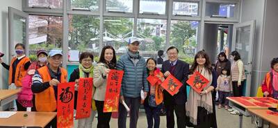 20260127 南山志工團隊寫春聯贈春聯