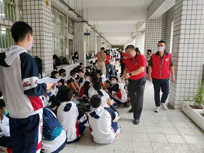 20220521 國中會考校長到場加油打氣