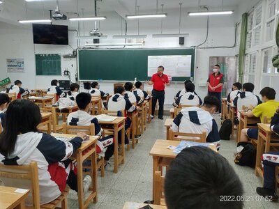20220521 國中會考校長到場加油打氣1