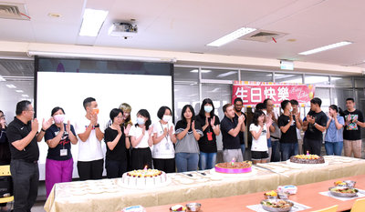 109-08-27教職員工8月9月慶生餐會
