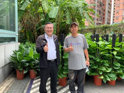 20211020 陳會長贈送學校植栽