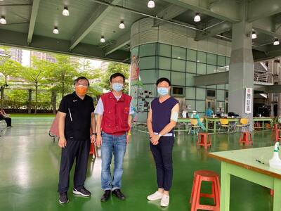 20210625 配同教育局局長蒞校瞭解防疫注射場地