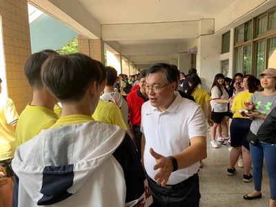 20190518 前往考場為國三會考生加油