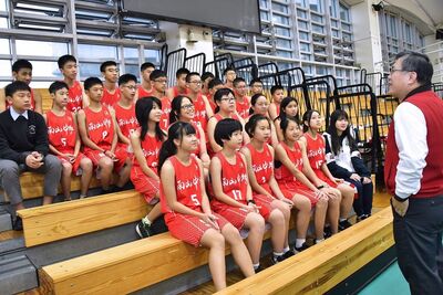 20191205 國中部男女籃球隊參加新北市乙級籃球賽，校長給予球員加油勉勵
