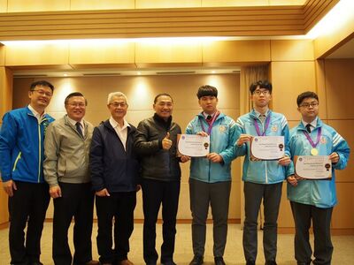 20191211 獻獎新北市政府獻獎~高中部學生參加2019 IEYI世界青少年發明展獲「金