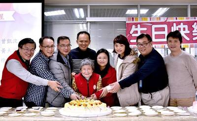 20190401 四月份教職同仁慶生餐會