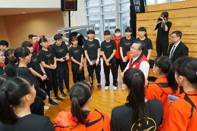 20191218 NIKE頒發女籃隊冠軍戒 校長給予球員勉勵