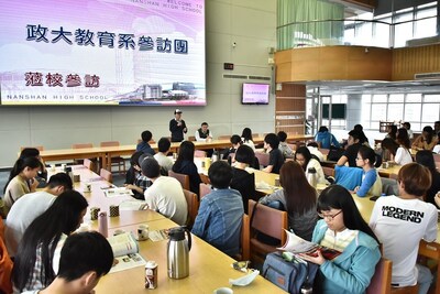 20190509 政大實小林進山校長率教育系同學參訪
