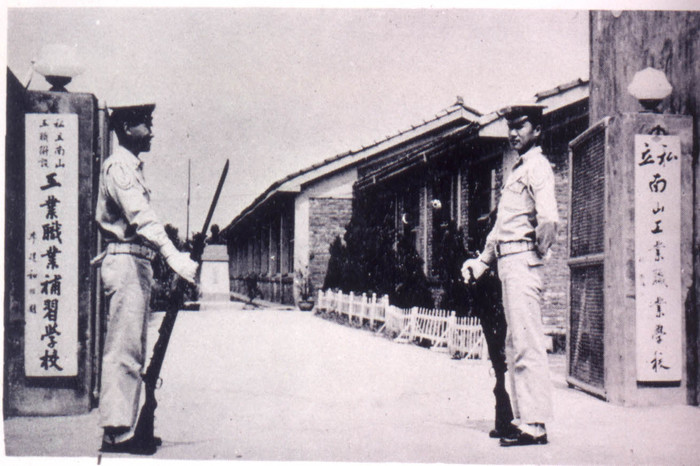01-"50年代"的南工大門