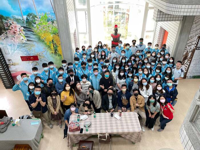 感謝以下畢業校友蔡翰威、鄒方寧、吳宗曜、陳冠宇、沈宗穎、廖晟淯、曾定澤、王柏仁、邱筠絜、李柏儒、黃恩琳、梁妍如、張啟珩、王雅璇、孫千雯、林妤潔、劉劭希、胡凱傑、陳姝蓉、鍾芷昀、林裕軒、呂芳鎮、謝健瑀、廖振閔、陳品竹、鄭鈺倫、吳沛宇、張敏悅、鄭涵馨、羅宇宸、賴珮柔、吳靖荃、楊惟婷、劉晏君、何育涵、陳彥宇、林煜軒、周言芯、楊杰凱、彭俊維、熊若妤、陳奕婷、王姝茵、蔡沛儒、陳信如、蔡侑庭、蔡孟旭、吳凱瑞、黃以柔、辜冠霖、蔡侑潔、陳品筑、許博睿、徐新祐、陳怡心、楊澤仁、蕭聖航、黃振恩、何承熹、萬建廷、呂松翰、王郁翔、蔡明致、馬嘉宏、巫宜臻、王威竣、張芮華、鄭又豪、許皓翔、郭凱辰..等為學弟妺分享升學校系及諮詢。